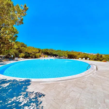 Three Bedroom Sea View In Cala Granu Shared Pool 200m From The 度假居