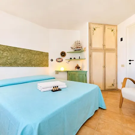 Three Bedroom Sea View In Cala Granu Shared Pool 200m From The 度假居